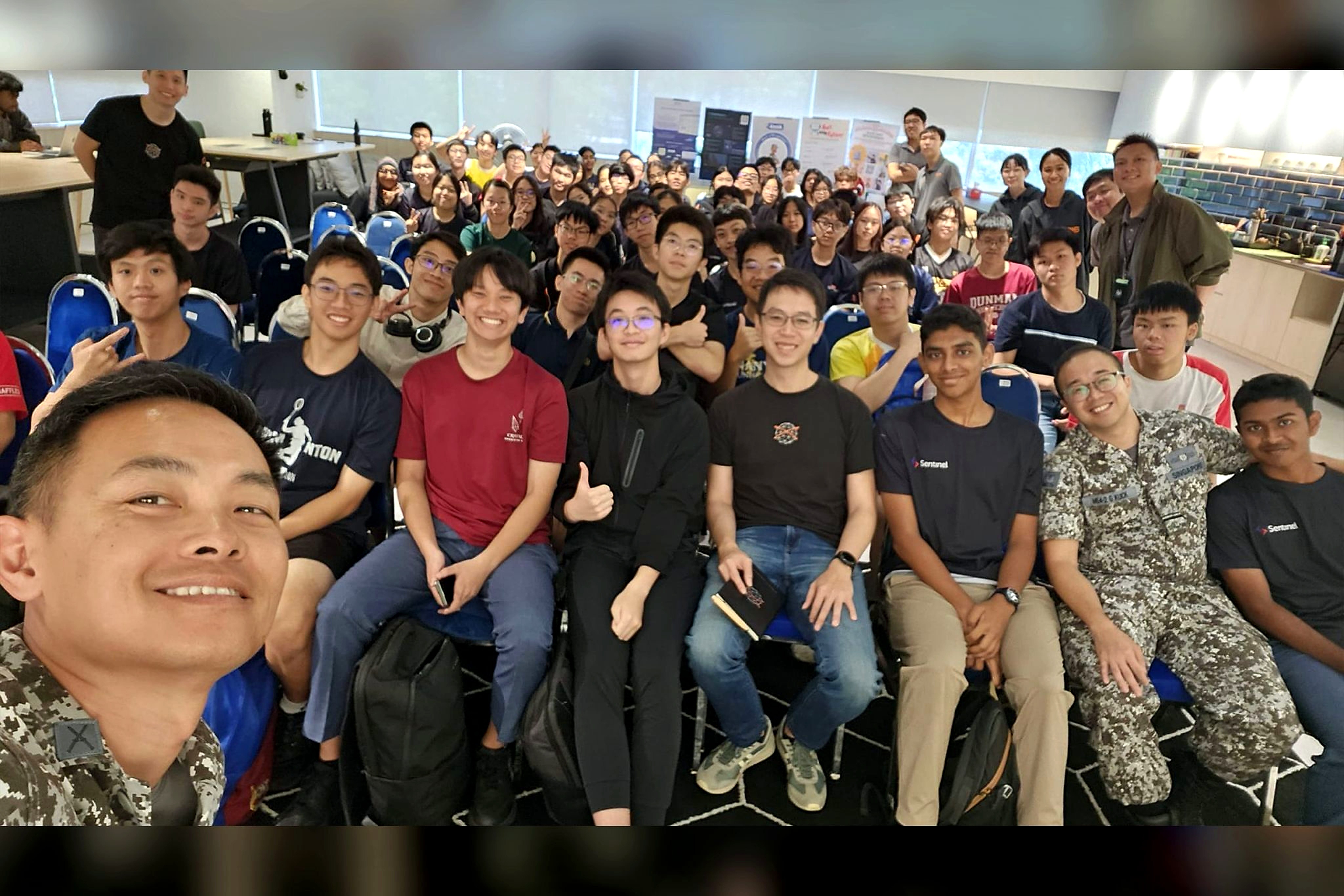 Group Selfie with Defence Cyber Chief with Sentinel Participants